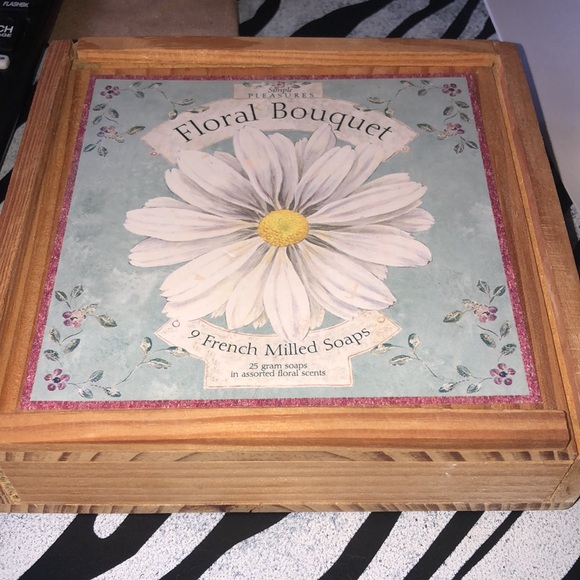 Floral Bouquet Soaps - Picture 4 of 15